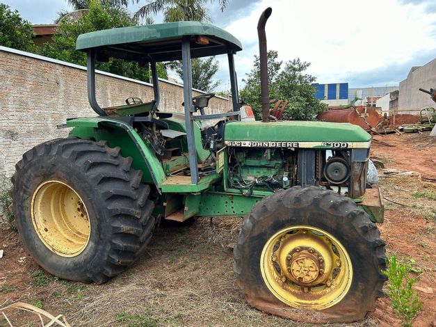 Trator John Deere 6400 em desmanche